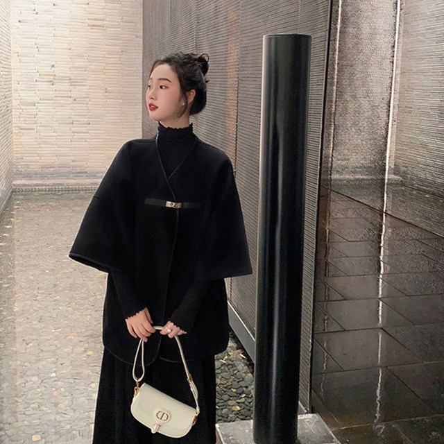 麓津自制《布拉格冬日》羊毛澳毛双面昵斗篷外套大衣抗风时髦