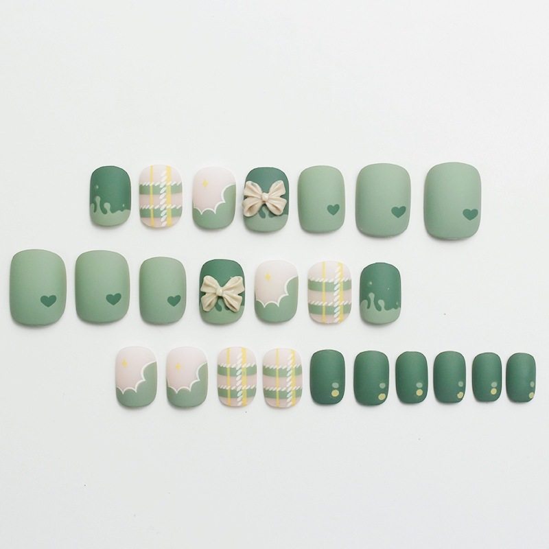 2026年新款儿童美甲穿戴甲感短款秋季抹茶奶盖24片假指甲贴片,淘宝优惠券,粉丝福利购,淘宝优惠卷