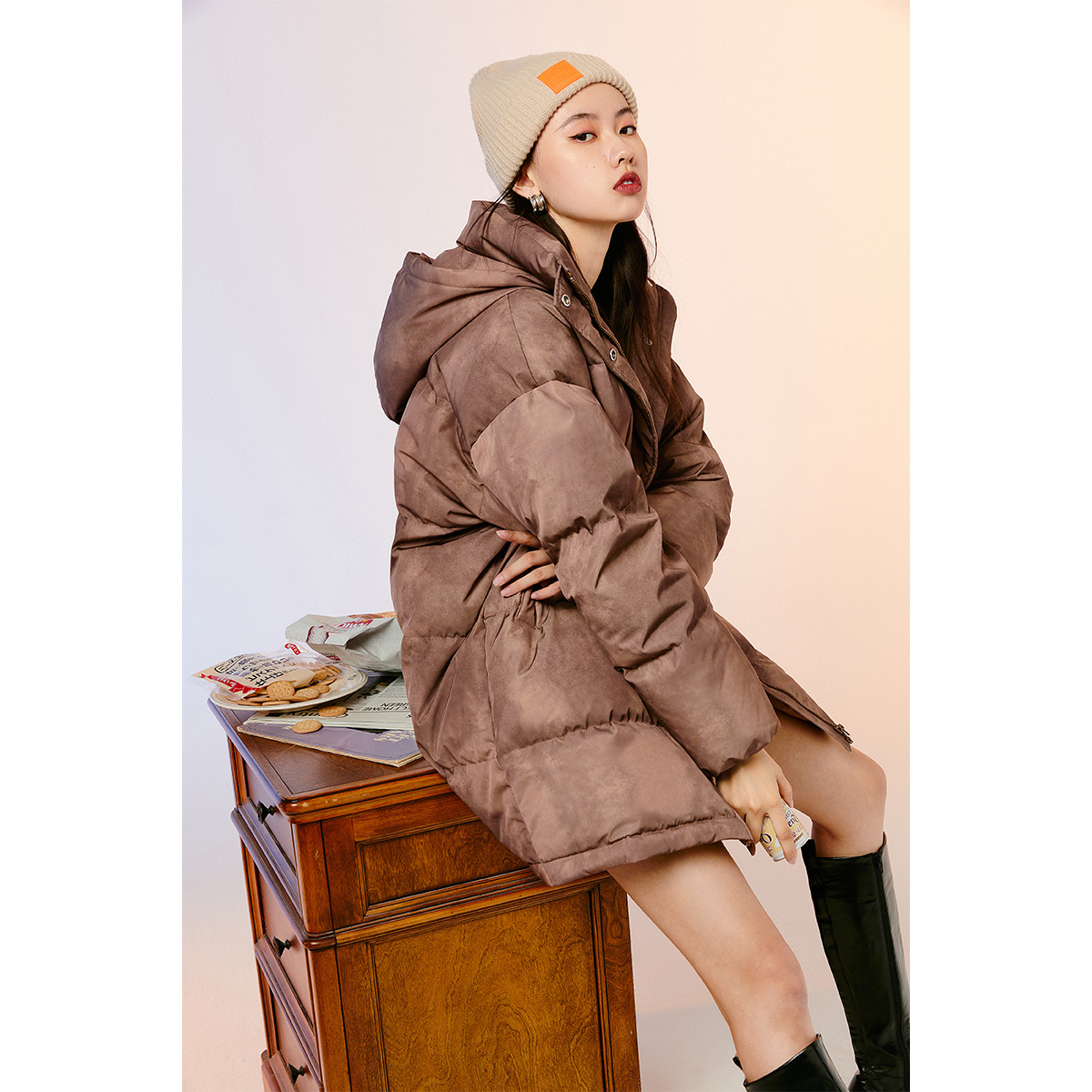 太平鸟欧阳娜娜联名晕染2021羽绒服 太平鸟广仁羽绒服