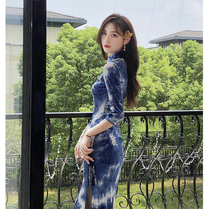 丝绒2021年新款长袖年轻款复古旗袍 红彩衣旗袍