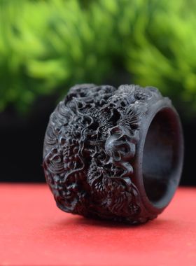 《九龙扳指》达拉干沉香木雕
