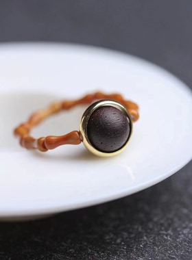 橄榄核竹节戒指搭配降真香