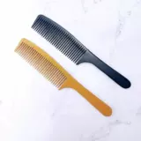 Толстая галерея семейства парикмахерской с антистатическими расчесывами женские волосы расчесывают мужские деревянные расчесывание яблока