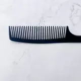 Толстая галерея семейства парикмахерской с антистатическими расчесывами женские волосы расчесывают мужские деревянные расчесывание яблока