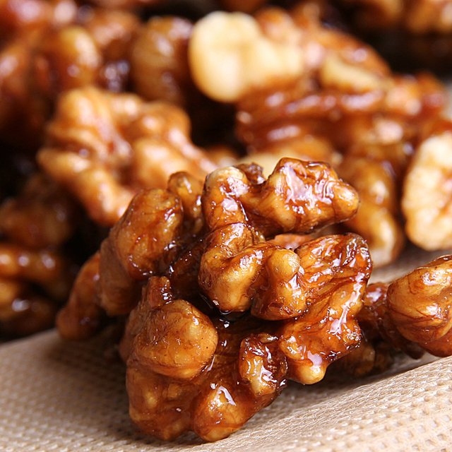 168g*2 bags of amber walnut kernels and herbs flavor