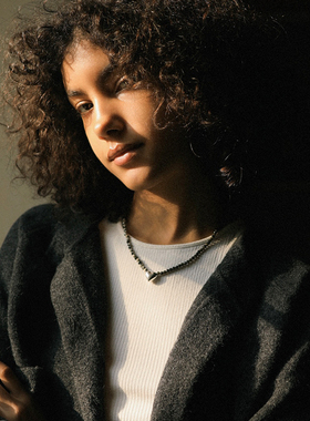 双层串珠叠戴项链不对称设计