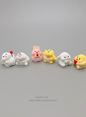 无聊了送她一套大兔兔迷你摆件