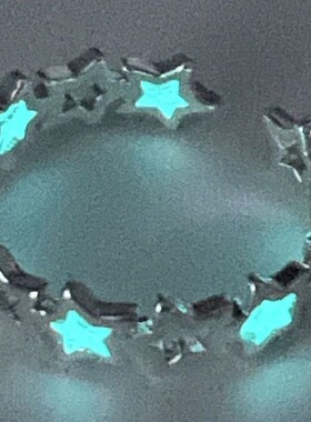 戴个能发光的星星创意夜光五角星新款夜光戒指食指多巴胺闺蜜