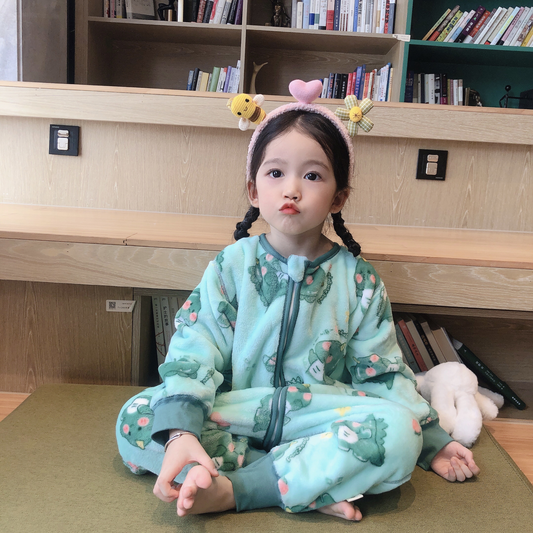 婴儿连体睡衣秋冬款儿童加绒加厚法兰绒睡袋宝宝分腿防踢被子神器 - 图1