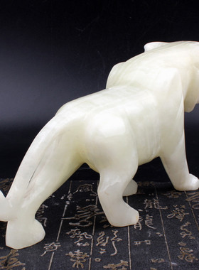 巴基斯坦玉雕老虎仿古中式家居动物猛虎摆件玉石老虎生肖虎摆设