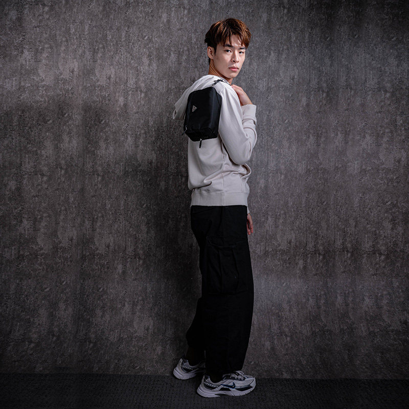 prada /普拉达男休闲金属20化妆包 para海外男士包袋