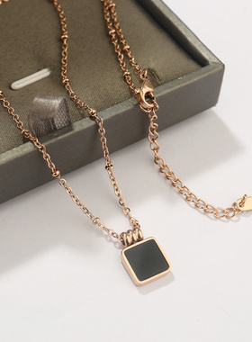 黑色方形吊坠甜酷设计感气质项链不掉色2025新款钛钢简约百搭轻奢