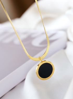 气质黑色圆牌蛇骨链新款时尚