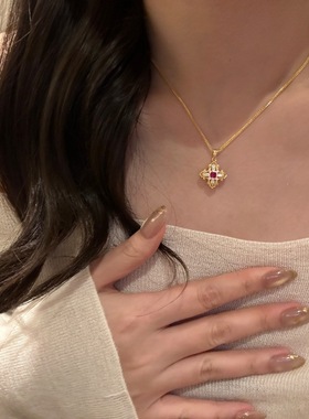 v金材质不掉色法式复古宫廷风红宝石双面鸢尾花项链十字架