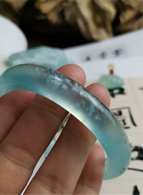 岫玉天青冻玉镯天空蓝镯子蓝冰圆条玉石手镯 贵妃玉镯