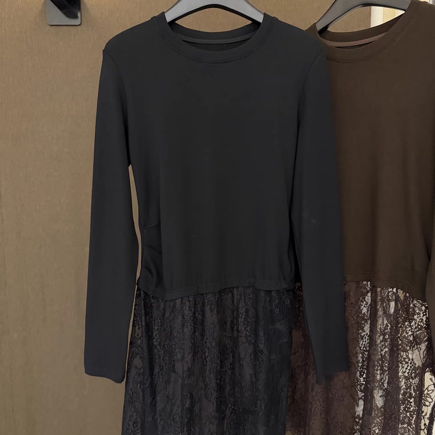 高端欧货冬季新款圆领收腰抽褶侧开叉蕾丝钩花拼接T恤连衣裙女,淘宝优惠券,粉丝福利购,淘宝优惠卷