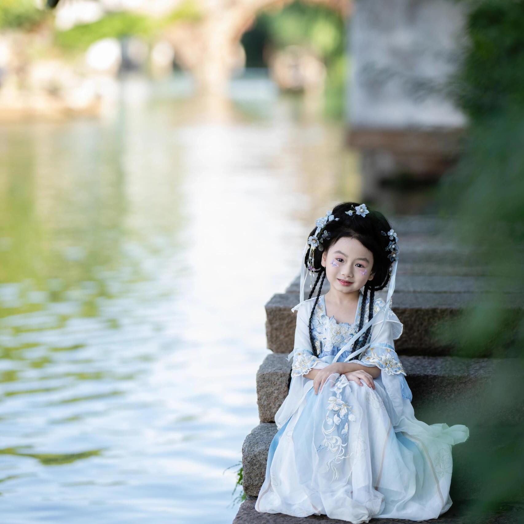 新款女童汉服蓝色荷花刺绣齐胸襦裙儿童国风小女孩古风连衣裙中秋 - 图1