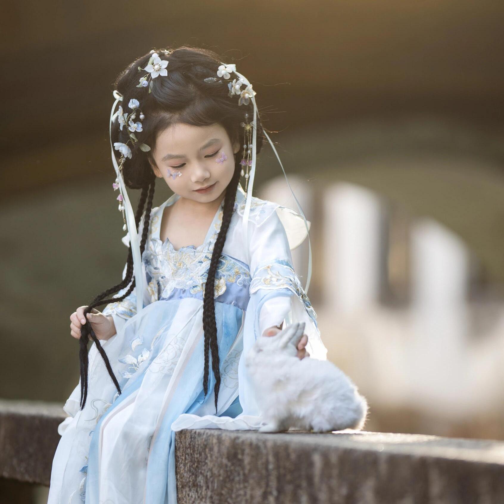 新款女童汉服蓝色荷花刺绣齐胸襦裙儿童国风小女孩古风连衣裙中秋 - 图3