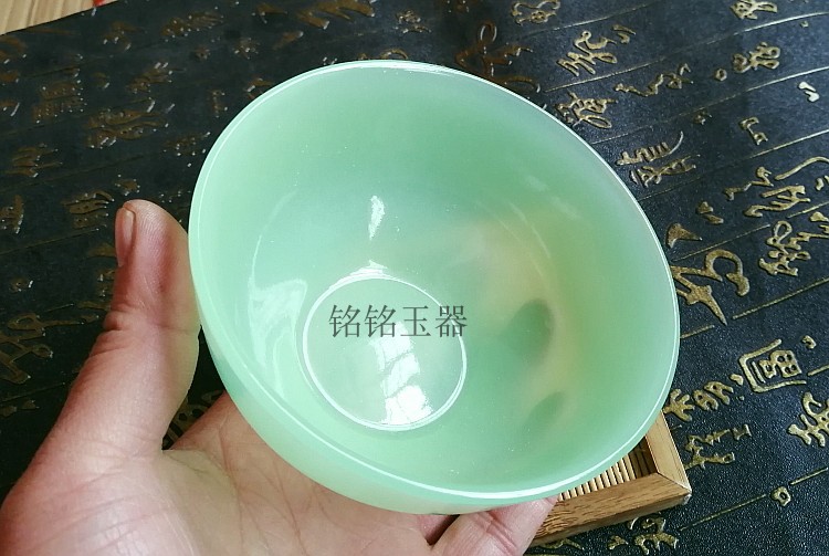 精美浅绿色玉碗摆件 米饭碗玉器茶碗酒碗饭碗礼品 玻璃玉家用玉碗 精美浅绿色玉碗摆件 米饭碗玉器茶碗酒碗饭碗礼品 玻璃玉家用玉碗
