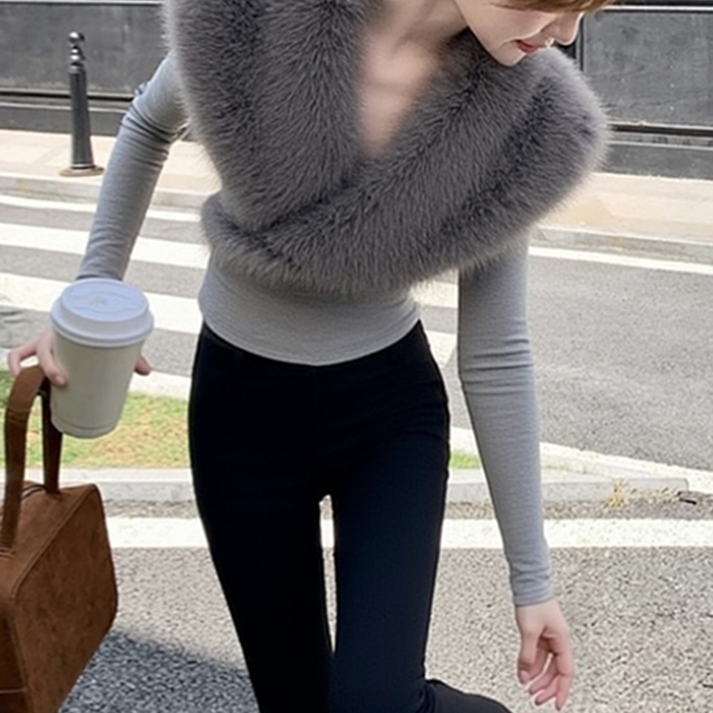 外贸撤回超好看内搭打底衫女冬高端设计感灰色毛毛边拼接T恤上衣 - 图1