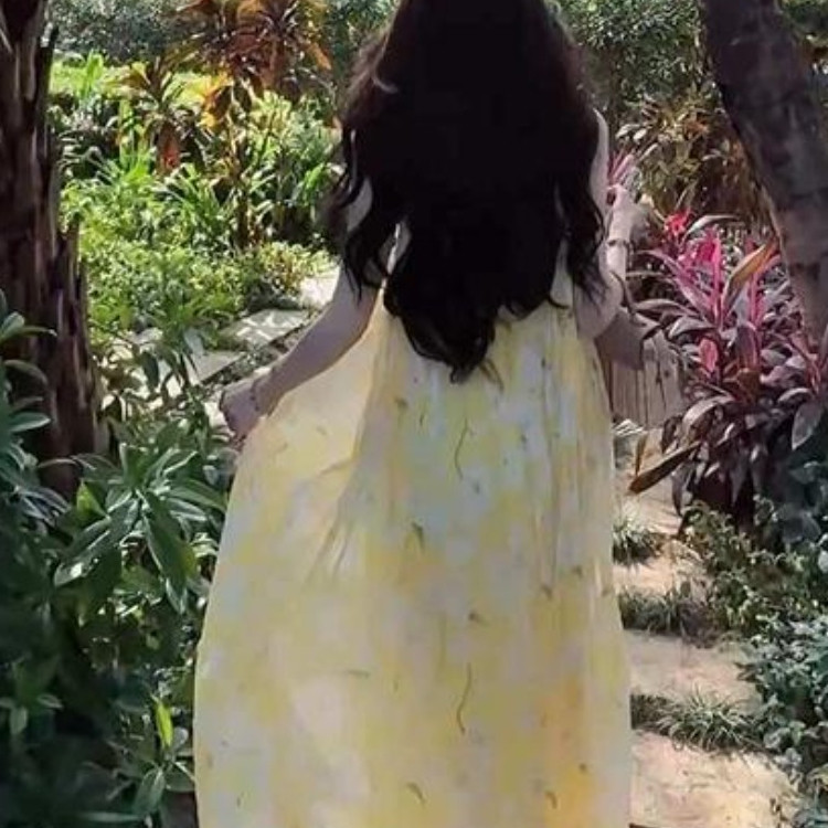 专柜撤回海边度假黄色印花吊带连衣裙女法式性感夏日绝美小裙子,淘宝优惠券,粉丝福利购,淘宝优惠卷