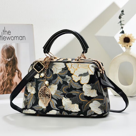 Send mom a birthday gift, high-end new Chinese embroidery middle-aged women's handbag 2026 summer new cross-body bag