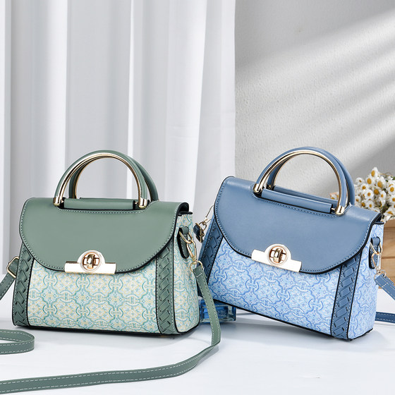This year's popular women's bags 2026 new fashion Korean version Internet celebrity old flower small square bag single shoulder crossbody handheld small bag