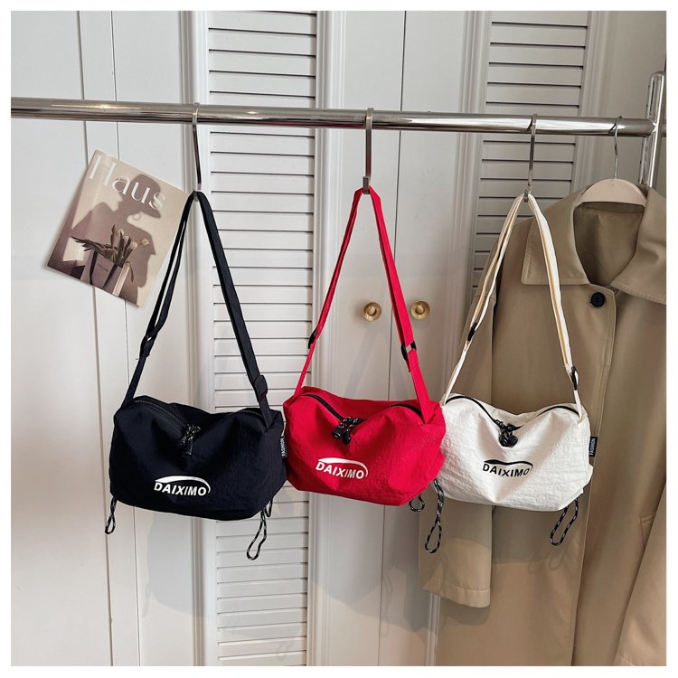 Casual and versatile dumpling bag 2026 new temperament commuter nylon Japanese niche lightweight sports crossbody bag