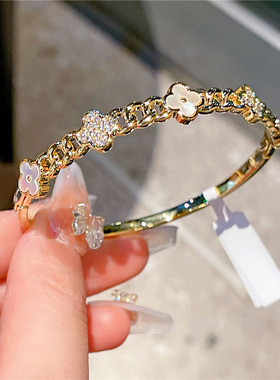 手镯轻奢感网红手饰时尚气质配饰