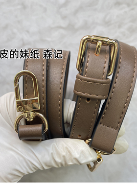 金色长款平细纹单肩针扣仿皮包带