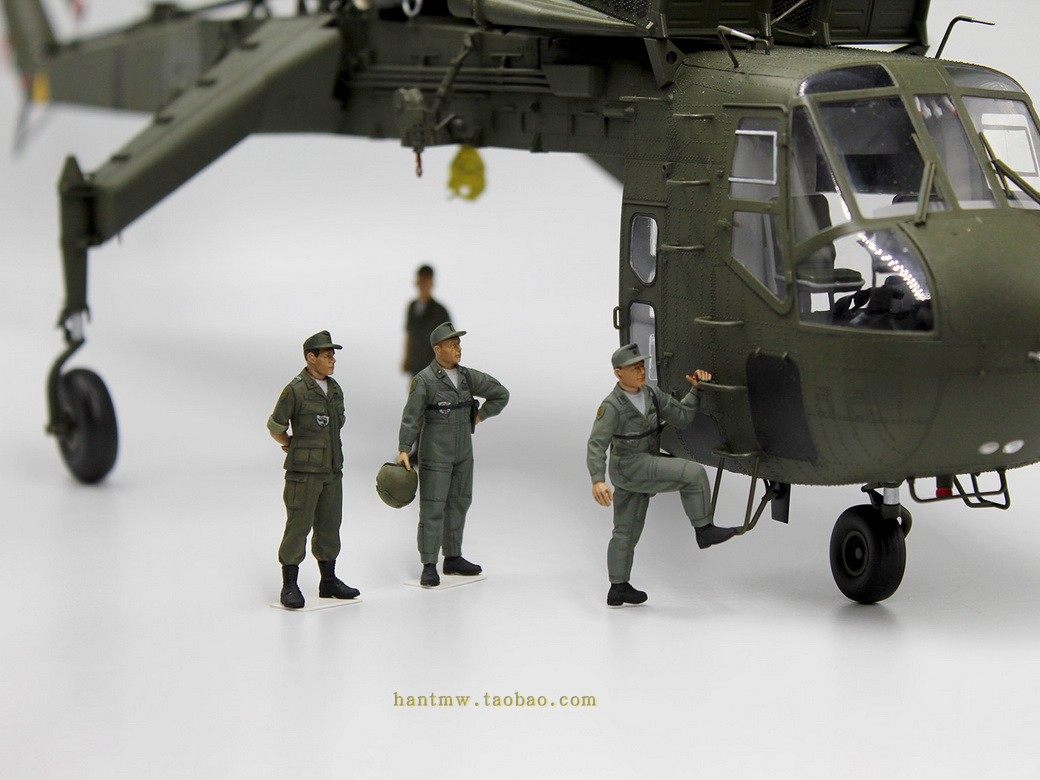 ICM53101美军直升机飞行员空勤人员兵人1/35塑料拼装模型 - 图1
