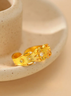 仿黄金色镶钻四叶草戒指