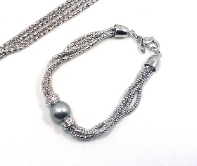 PD珍珠水钻3层链条原单打标女潮