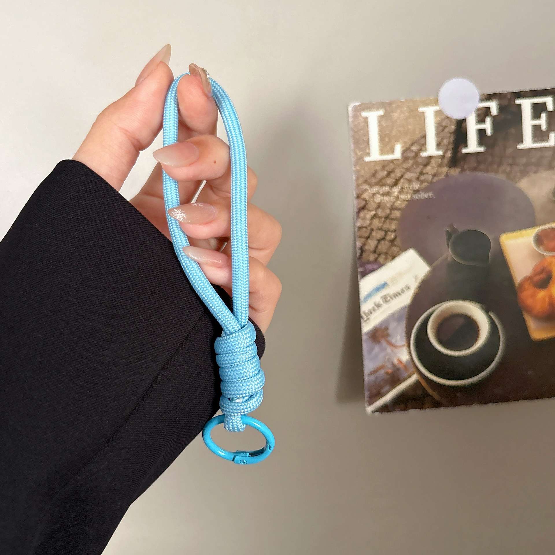 Factory ready stock short keychain lanyards, various solid color woven hand bowl rope lanyards, hand hanging anti-lost ropes, bag ropes