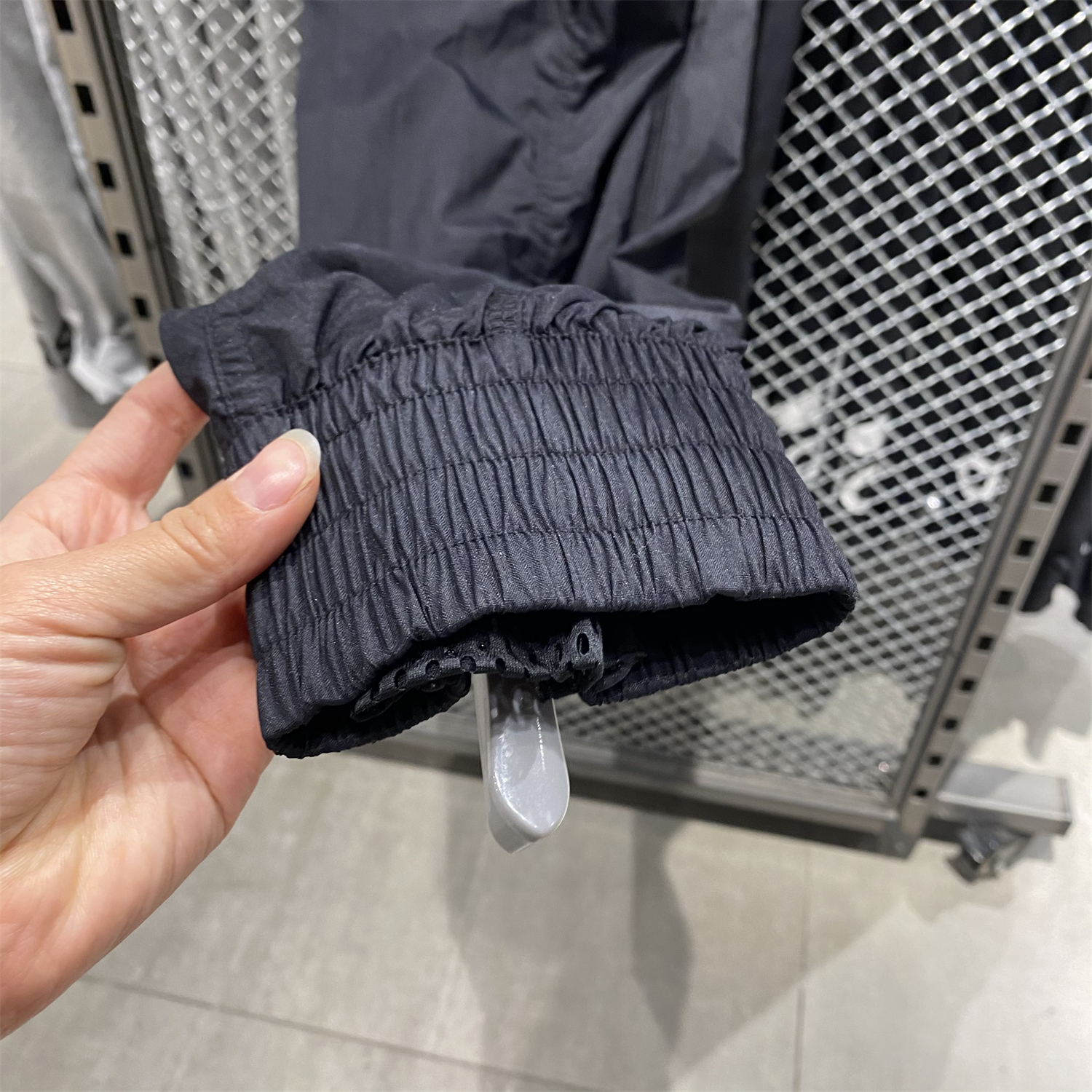 Adidas/阿迪达斯女子经典WOVEN PANT训练运动裤休闲长裤 FU3985 - 图1