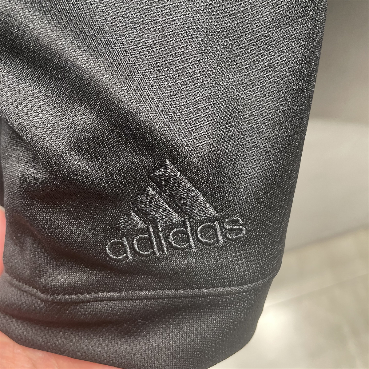 正品现货Adidas阿迪达斯男子篮球宽松透气运动休闲五分短裤GT3018 - 图2