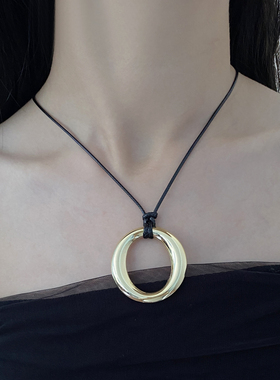 金属黑皮绳女圆形几何项链毛衣链