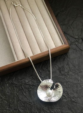 复古纹理金属荷叶花朵仿珍珠项链