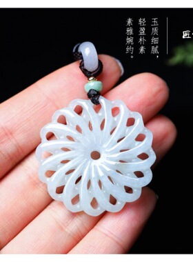 拍卖翡翠镂空花玉坠 翡翠吊坠花吊坠