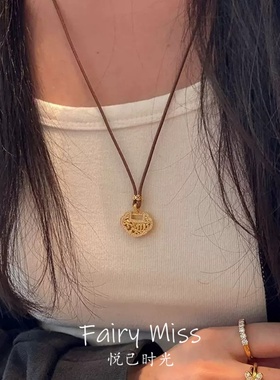 新中式小金锁爆闪四叶草毛衣项链