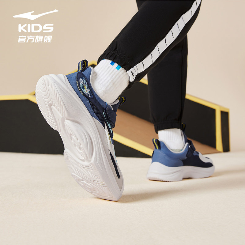  鸿星尔克童装运动鞋