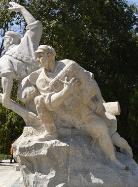 玻璃钢军人雕塑定制战士