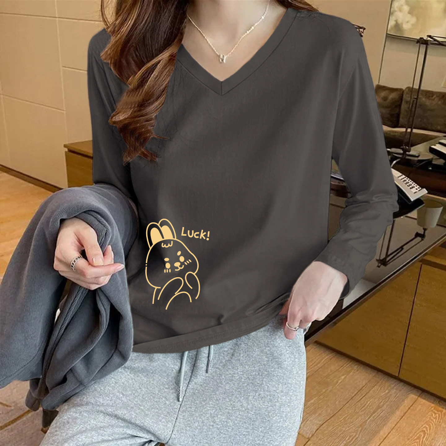 外贸出口品牌清仓纯棉时尚长袖V领t恤女春秋洋气减龄休闲显瘦上衣,淘宝优惠券,粉丝福利购,淘宝优惠卷