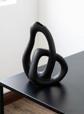现代简约黑色几何抽象装饰摆件