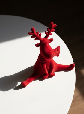 圣诞红绒布鹿摆件新年家居装饰