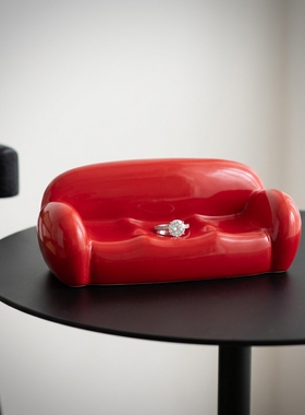 红色创意沙发造型陶瓷摆件