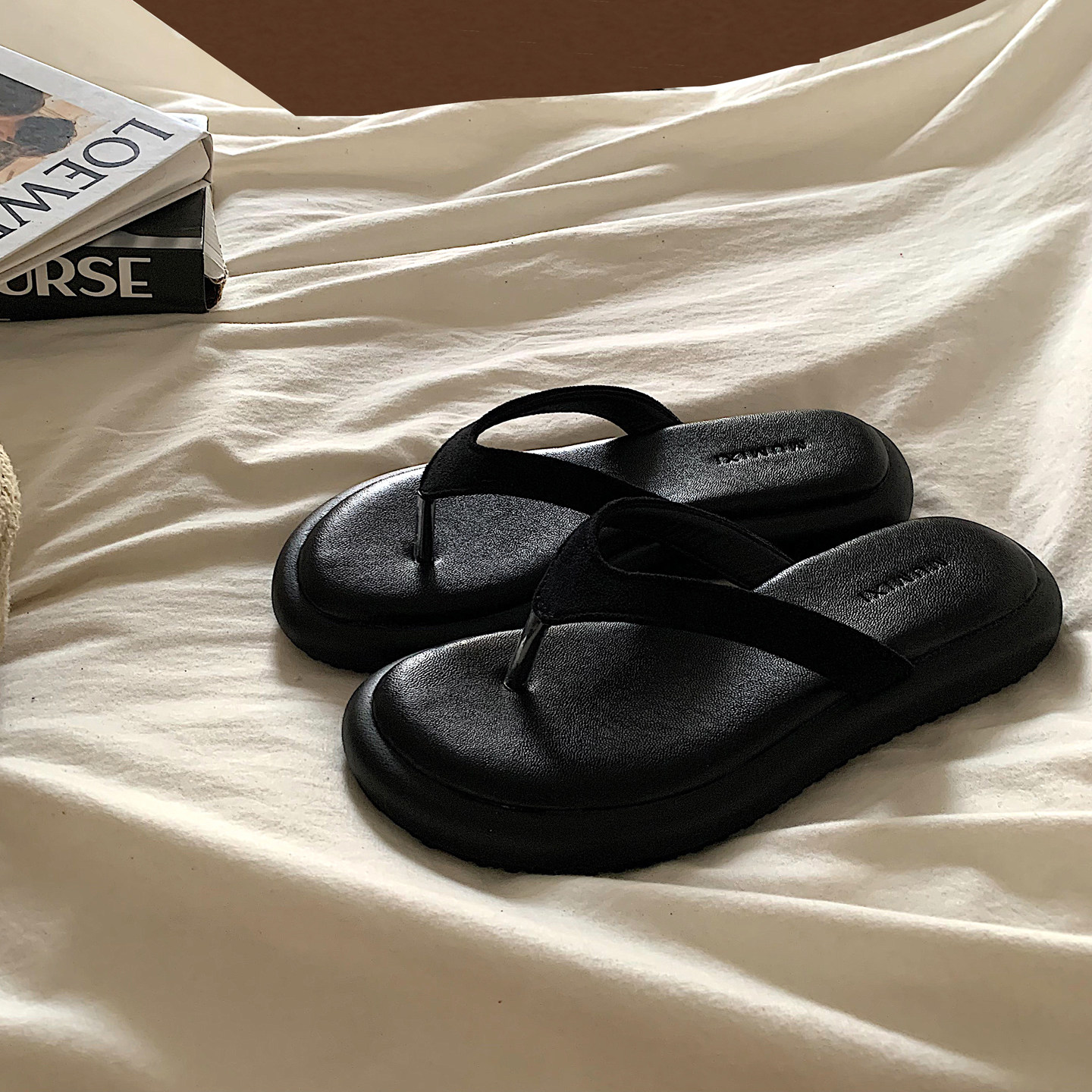 金屿鹿丝绒红~ins晚晚风厚底人字拖女夏外穿度假网红绝美夹趾凉拖,淘宝优惠券,粉丝福利购,淘宝优惠卷