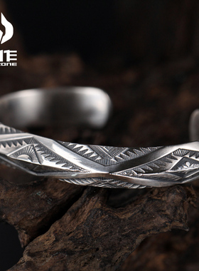 灵作狗熊监制印第安纳瓦霍银饰