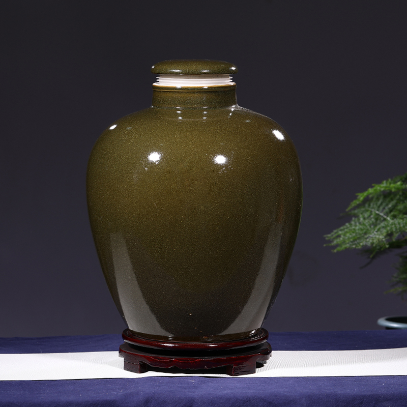 Retro ceramic sealed wine jar