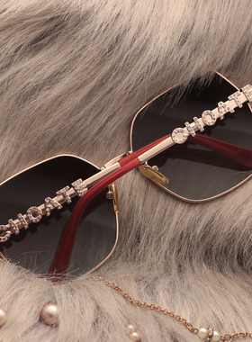 氛围感红色高级偏光墨镜方形镶钻
